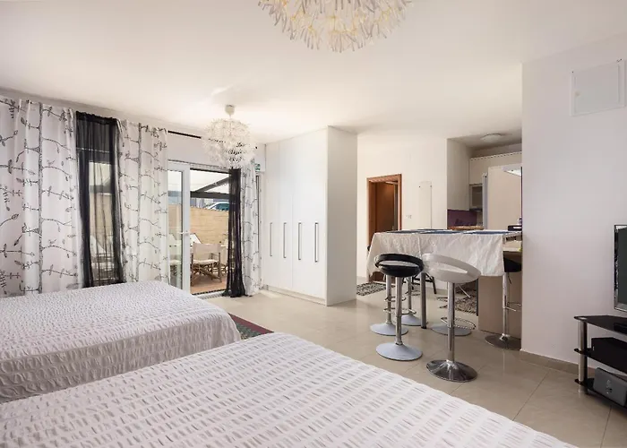 Maki Exclusive Apartments